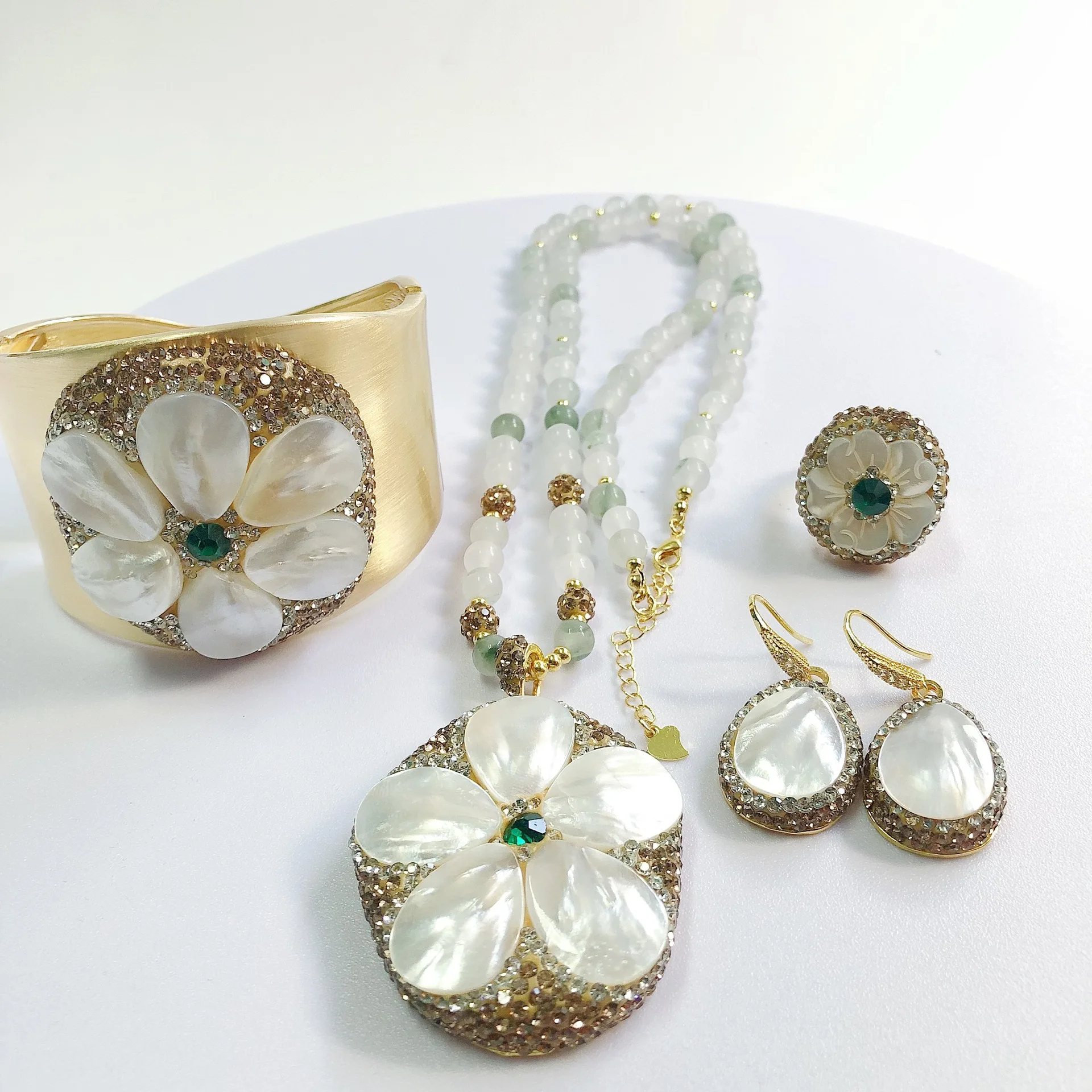 4 قطعة خمر قذيفة الطبيعية كريستال قلادة أقراط سوار حلقة للنساء سحر فاخر بيان زهرة الخرز مجموعات مجوهرات