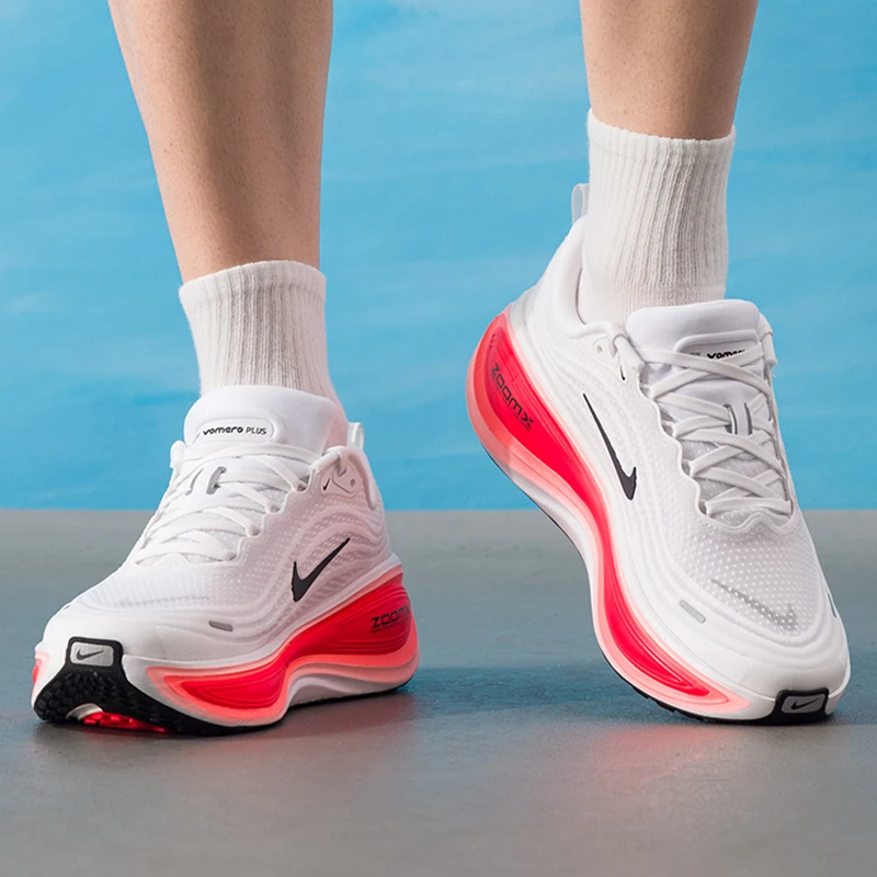 

Мужская спортивная обувь Nike (Nike) Vomero Plus для фитнеса, бега на большие расстояния, удобная амортизирующая обувь, амортизирующие и износостойкие кроссовки Hv8150-100