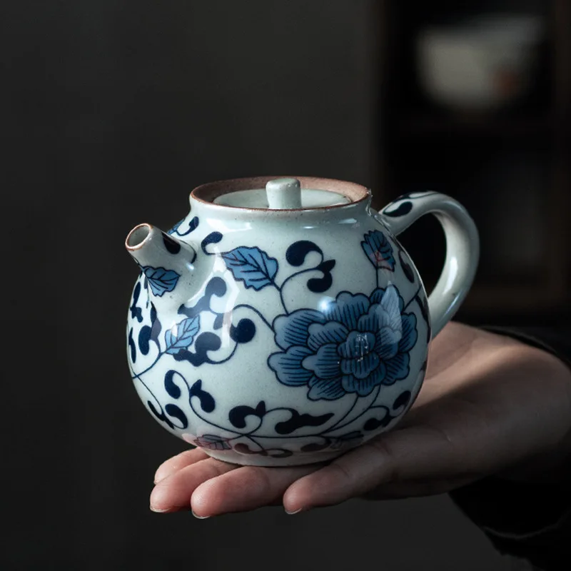 

Blue and White Porcelain Teapot Chinese Retro Ceramic Teapot Kung Fu Tea Set Small Single Pot is Putting The Pot Tea Infuser