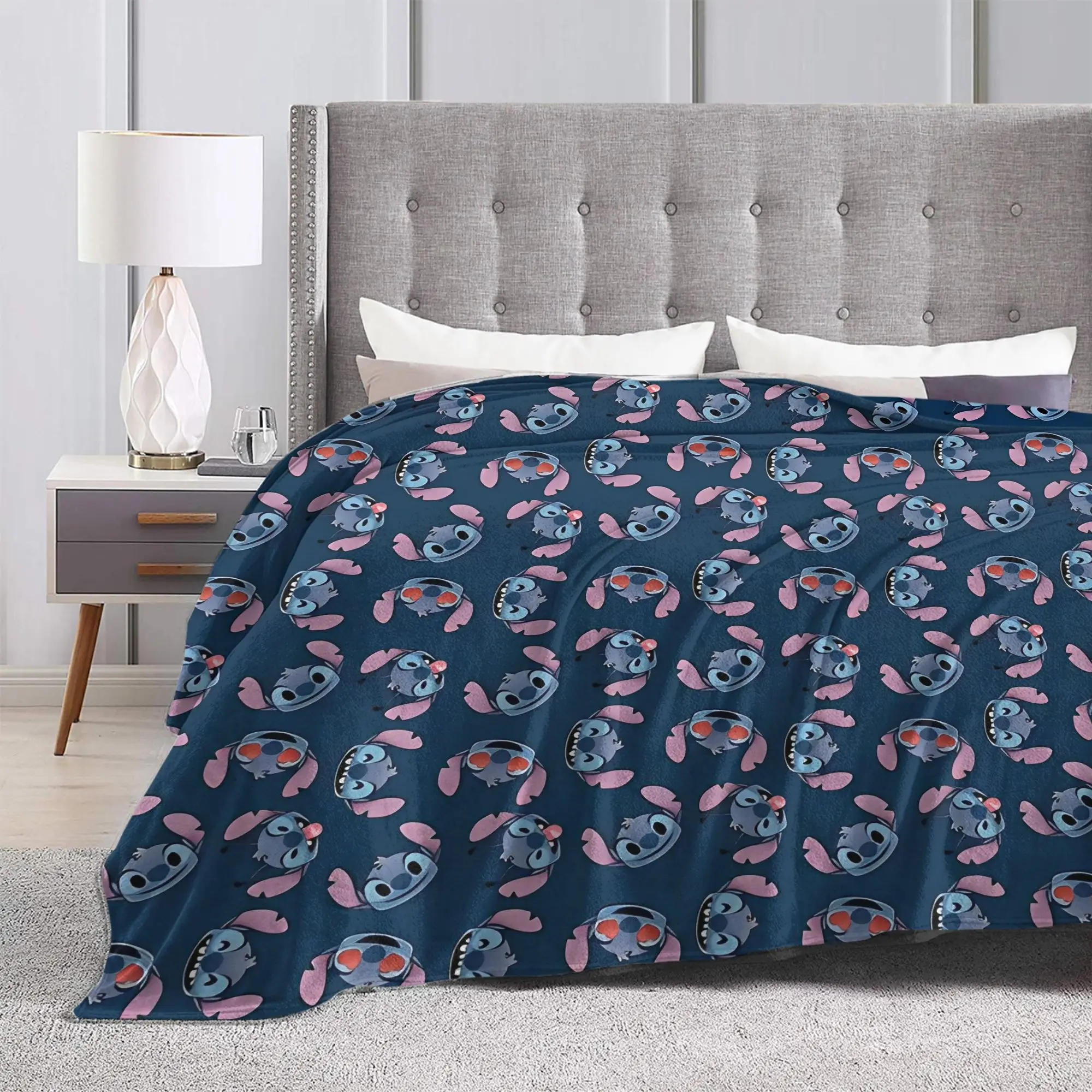 Coperte di flanella di Halloween di Natale del fumetto di Kawaii Il cucciolo alieno blu Biancheria da letto calda per copriletto da viaggio Copridivano
