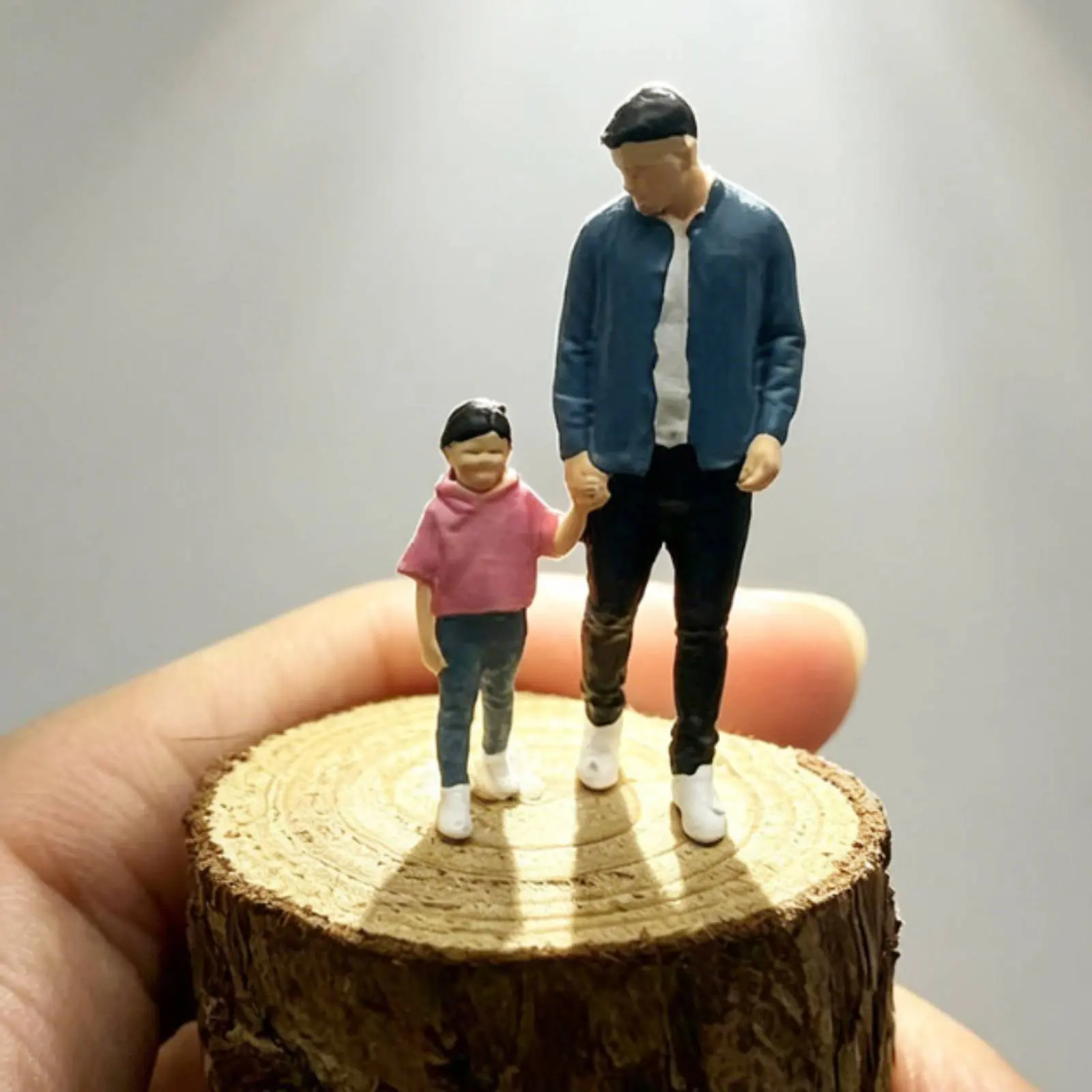 Hand-Painted Resin Family Figure 3D Display Piece Adult Child Handhold Figure Mini Family Statue Sentimental for Display Scene