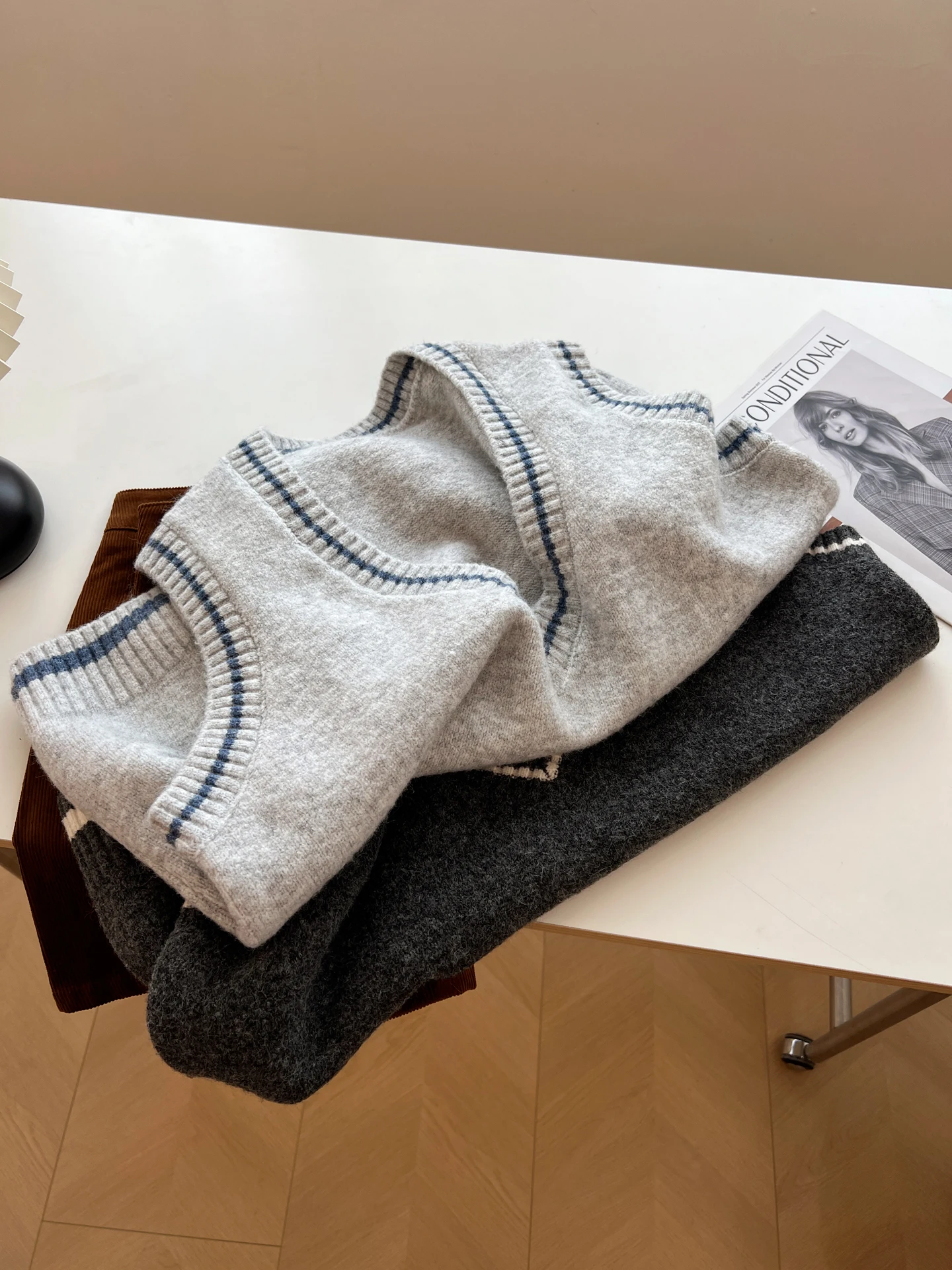 

Retro V-Ne Sweater Vest Women's Loose Lazy Layering Student Inner Knitted Vest Autumn Winter New Trend Warmth Feat