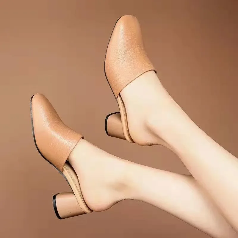 2024 New European Station Thick Heel Slippers Women's Summer New Square Headed Baotou Middle Heel Leather Shoes Elegance