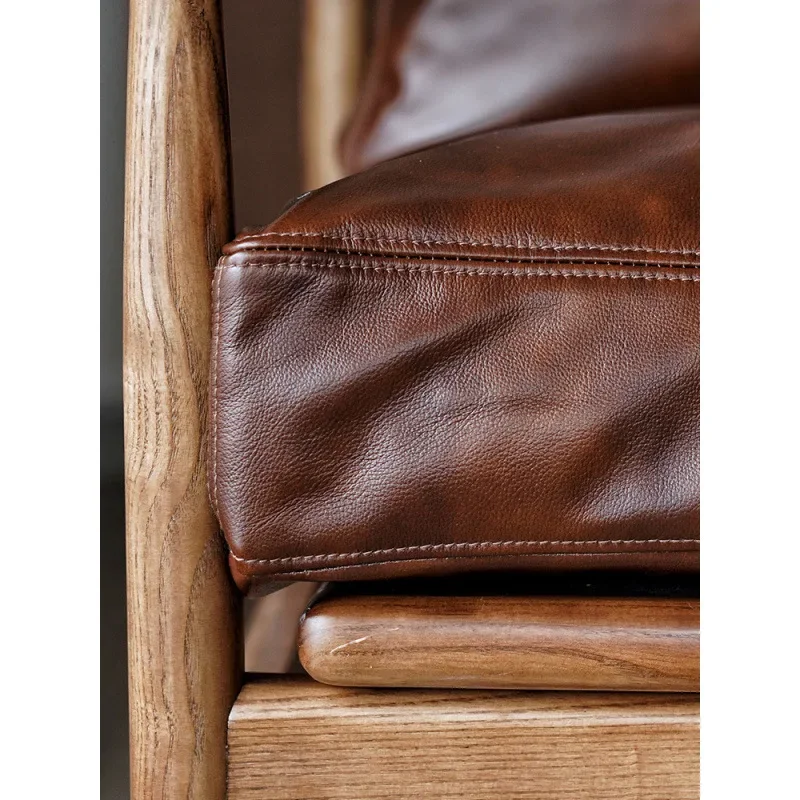 Retro-Designer-Flügelstuhl aus massivem Holz und Leder