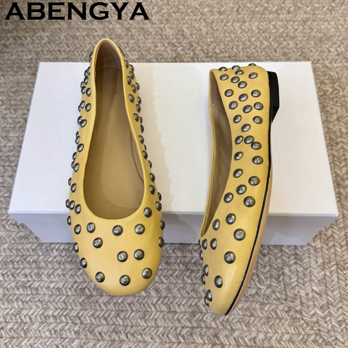 

Round Toe Riveted Flat Shoes Shallow Mouth Flat Shoes Woman Genuine Leather loafers Shoes Summer New Style Ballet Dance Shoes