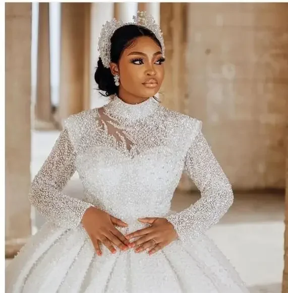 

Customized High Quality New Fashion Tail Elegant Long Sleeve Wedding Dress Bridal Gown Fabric White