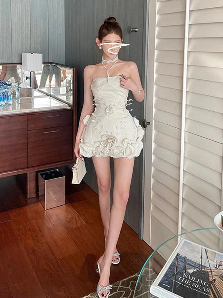 فساتين خفيفة فاخرة ثلاثية الأبعاد ملفوفة على الصدر للربيع للنساء بدون أكمام فستان قصير نحيف صيفي عالي الخصر بدون حمالات فستان قصير