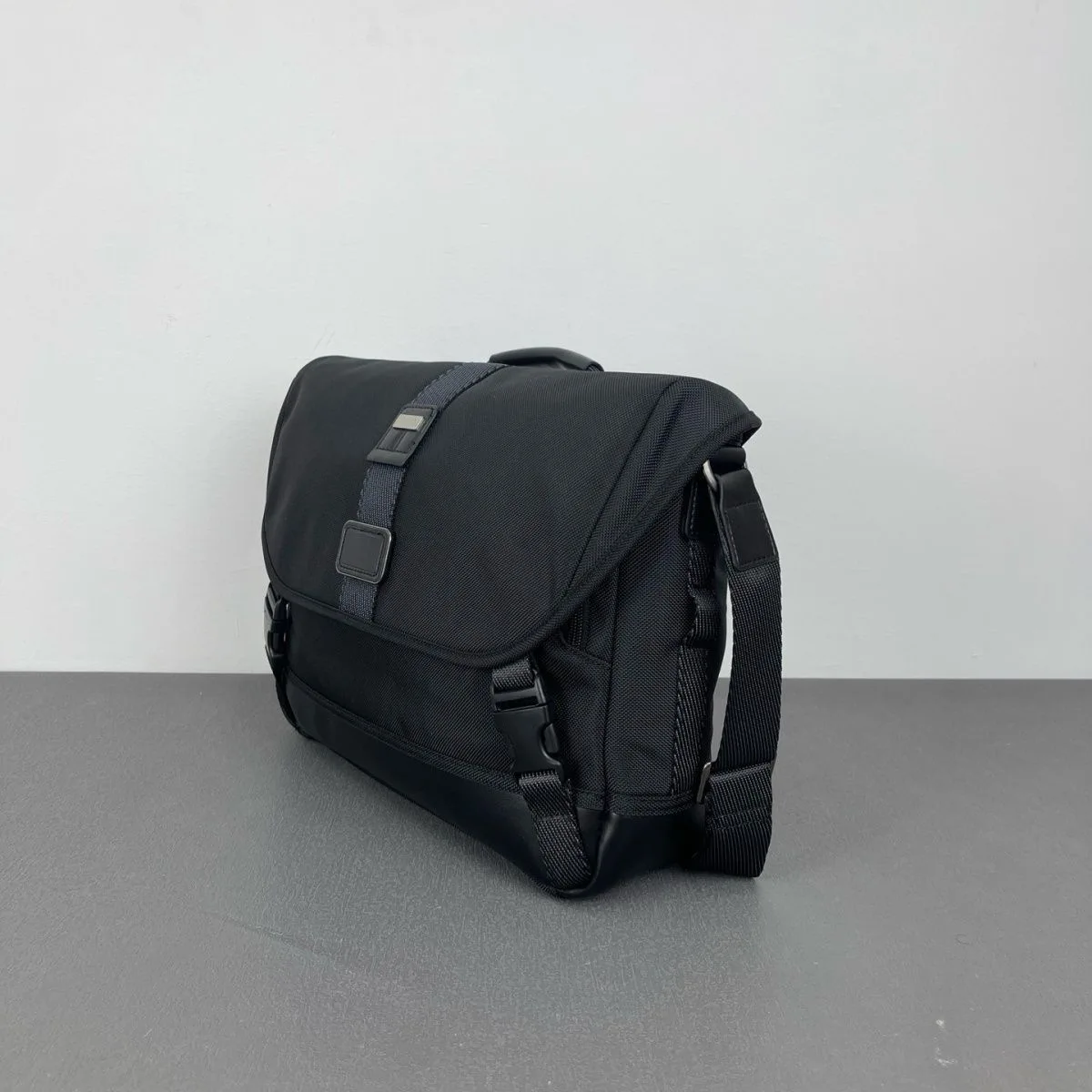 

New Men's Messenger Bag Casual Commuter Shoulder Crossbody Bag Multifunctional Durable Bestseller Light Luxury Bag 2223486