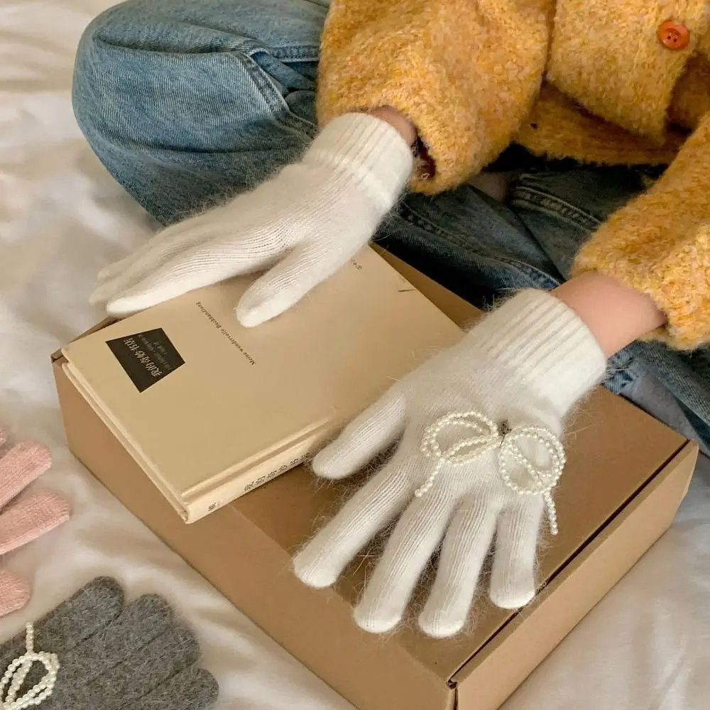 Guantes de punto con lazo de perlas para mujer, manoplas de terciopelo a prueba de viento, color caramelo, pantalla táctil, Invierno