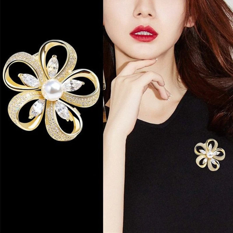 Exquisite Imitation Pearl Flower Brooches for Woman Elegant Rhinestone Floral Brooch Scarf Buckle Jewelry Clothing Decoration