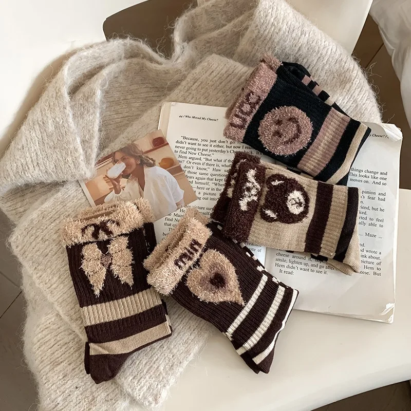 

4 пары толстых женских носков из чистого хлопка на осень-зиму с милым мультяшным принтом, высокой эстетической ценностью, универсальные длинные носки с надписью