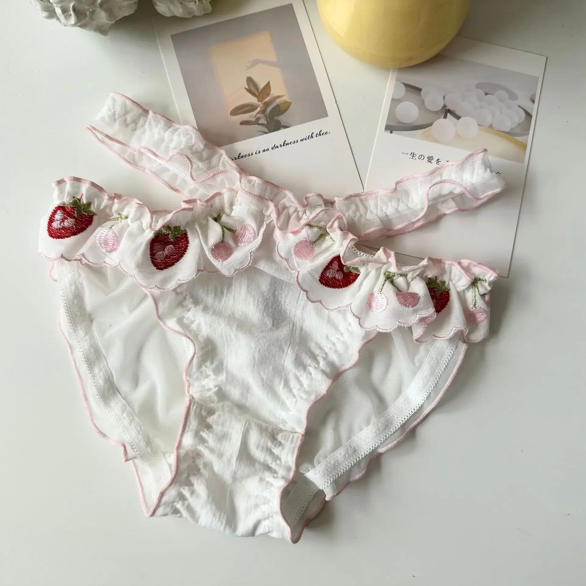 Embroidered strawberry sweet underpants beautiful panties home underwear female breathable cotton crotch sexy cute panties 2pcs