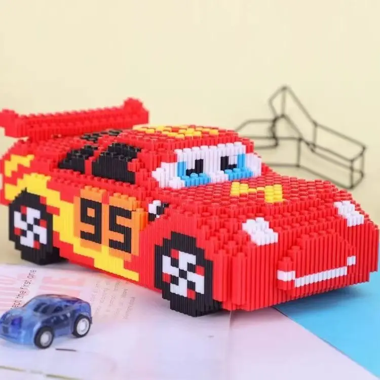 

Набор строительных блоков Lightning Mcqueen из 1025 предметов — красная гоночная модель с пламенным и шахматным флагом, идеально подходит для украшения офисного стола