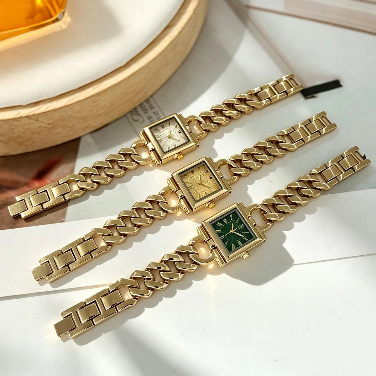 Simple and Versatile Square Women's Watch, Light Luxury Niche Retro Quartz Metal Bracelet Watch, Available in Multiple Colors, High-End Feel, Student Watch for Women
