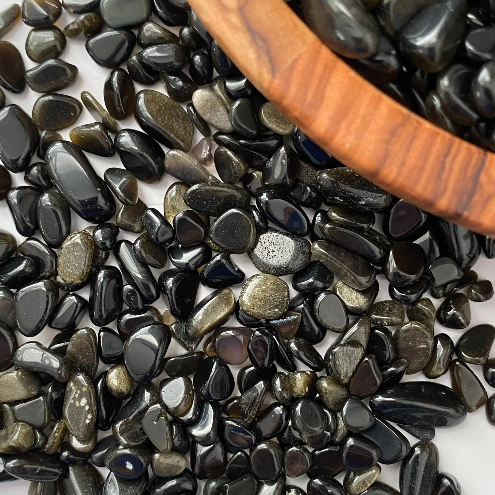 3–12 mm ungebohrte goldene Obsidian-Chips, goldgläune Obsidian-Kristall-Chips, goldene Obsidian-Trommelsplitter, Kristallchips, zum Selbermachen