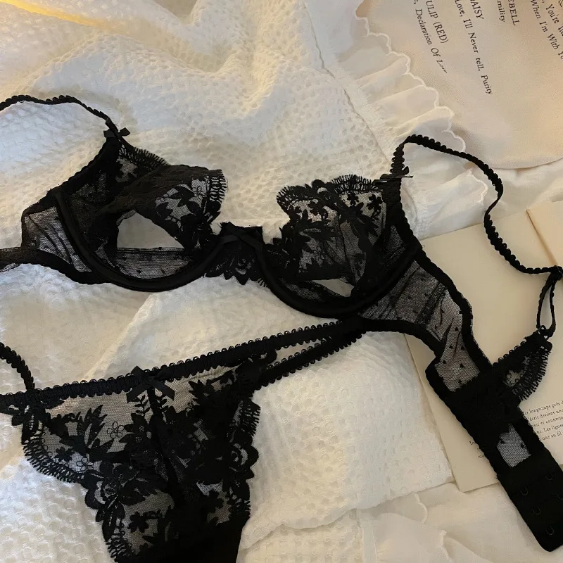 Erotická sexy krajková podprsenka s dutým výstřihem, francouzská tenká část, nařasená spodní prádlo, nařasená sbíraná spodní prádla po boku, proti povislým prsům - náhled 2