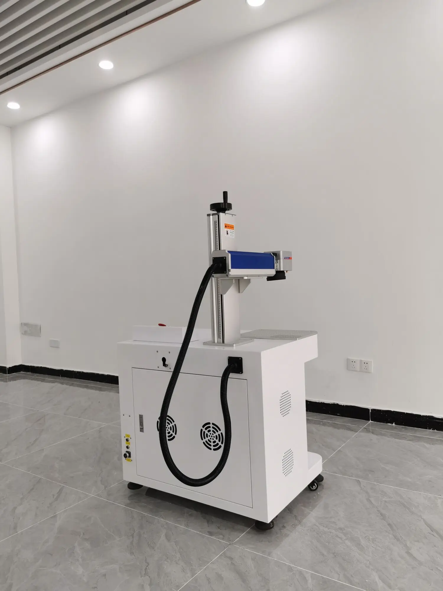 Raycus Max Новая лазерная маркировка Hine с вращающимся валом