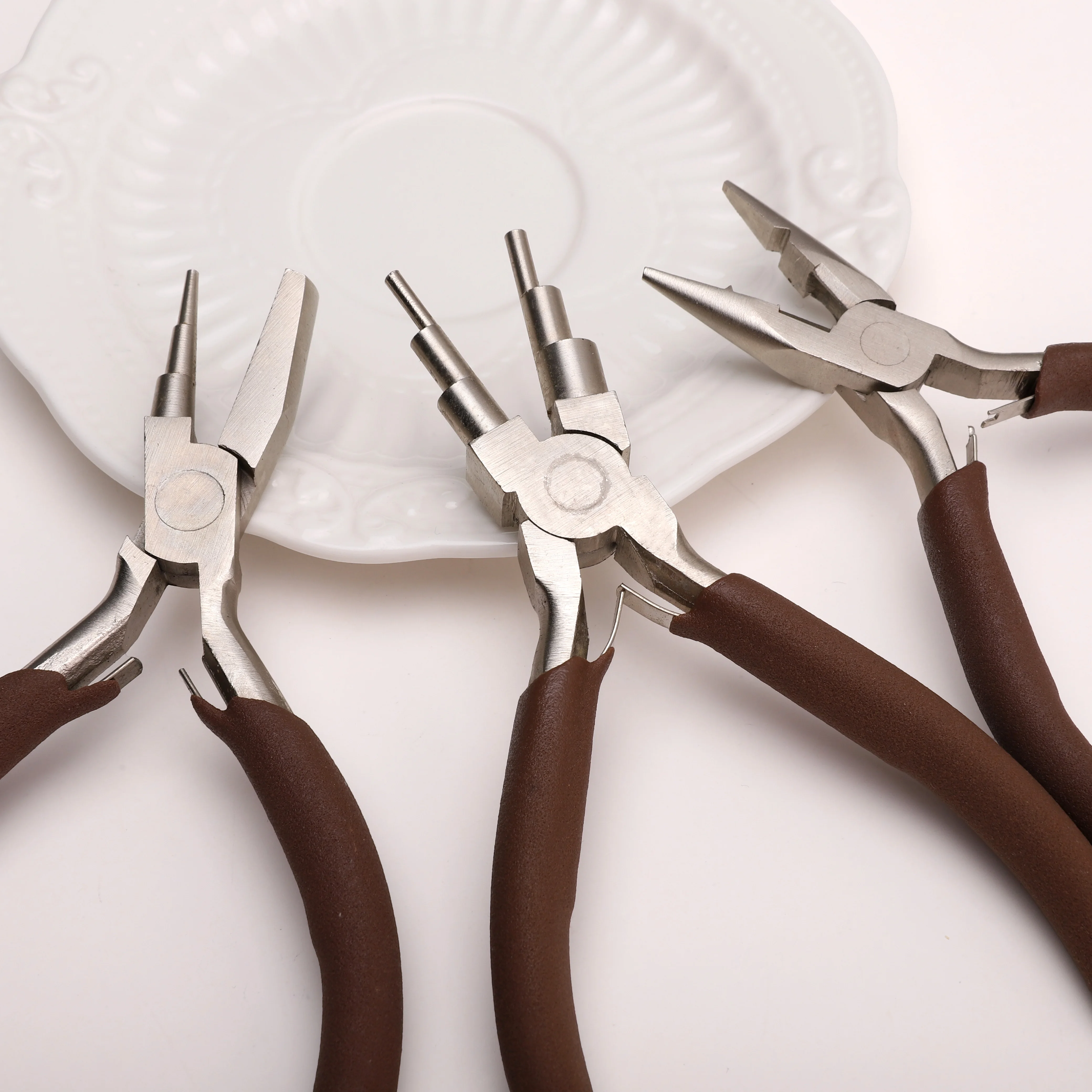 1Pc Carbon Steel Jewelry Pliers with Non Slip Handle Portable Hand Tool for DIY Jewelry Making and Wire Wrapping Crafts