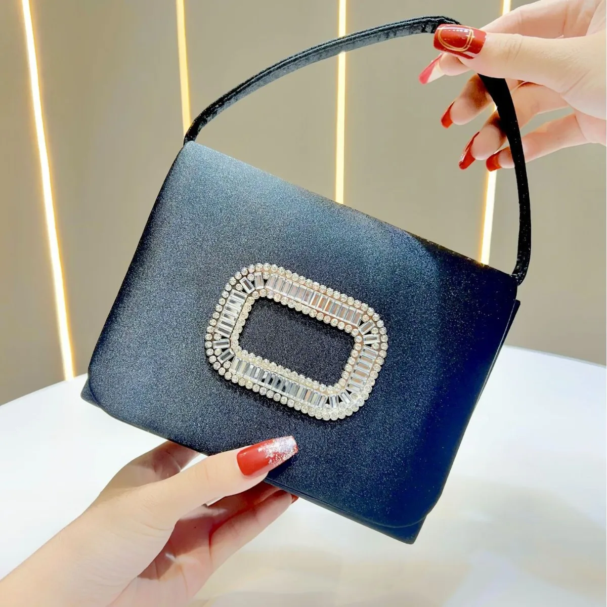 

Classic Silk Satin Evening Clutch Women Diamond Studded Small Flap Handbag Wedding Bridal Elegant Shoulder Purse Fashion Wallet