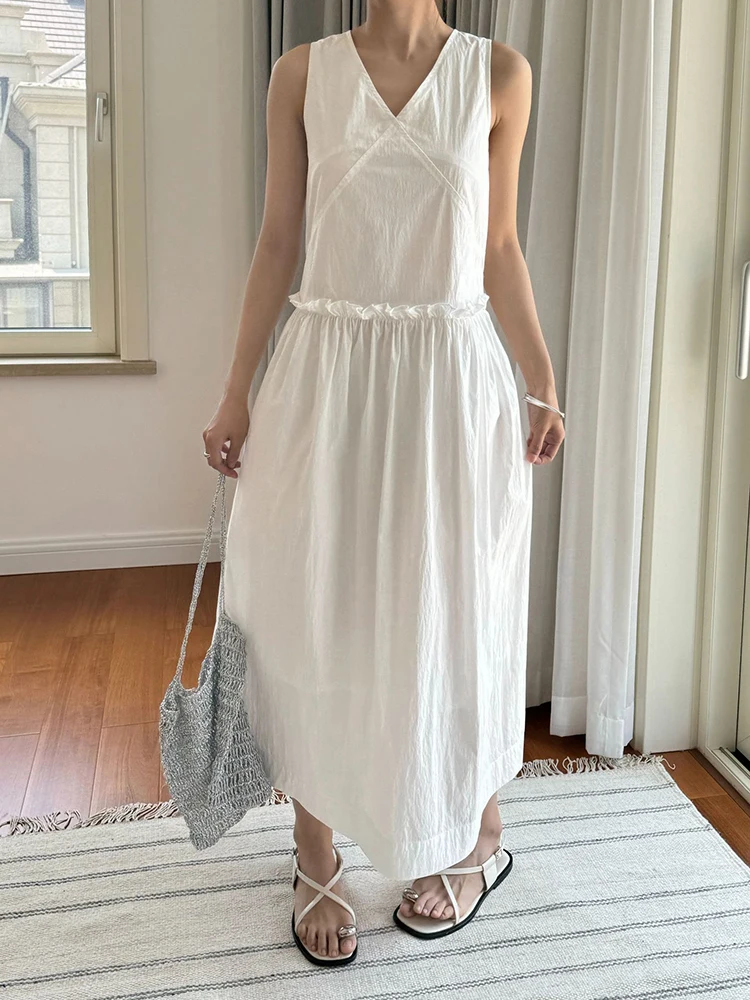 [EAM] Women White Thin Pleated Ruffles Big Size Elegant Dress New V-Neck Sleeveless Fashion Tide Spring Summer 2024 1DH6029