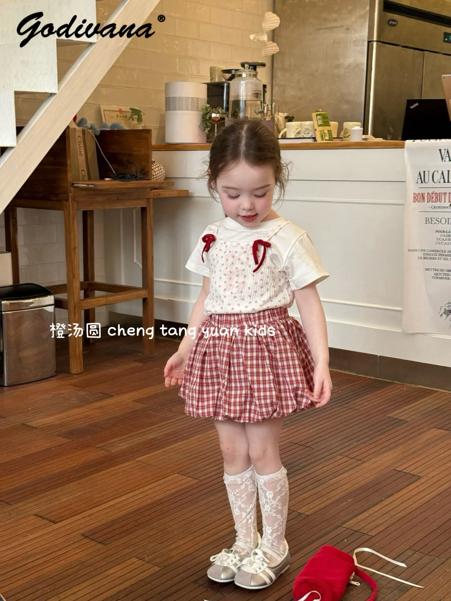 

Sweet Cute Girls New Summer Outfits Korean Style Chic Baby Girl Bow Print Short Sleeve T-shirt Red Plaid Bud Pants 2pcs Sets