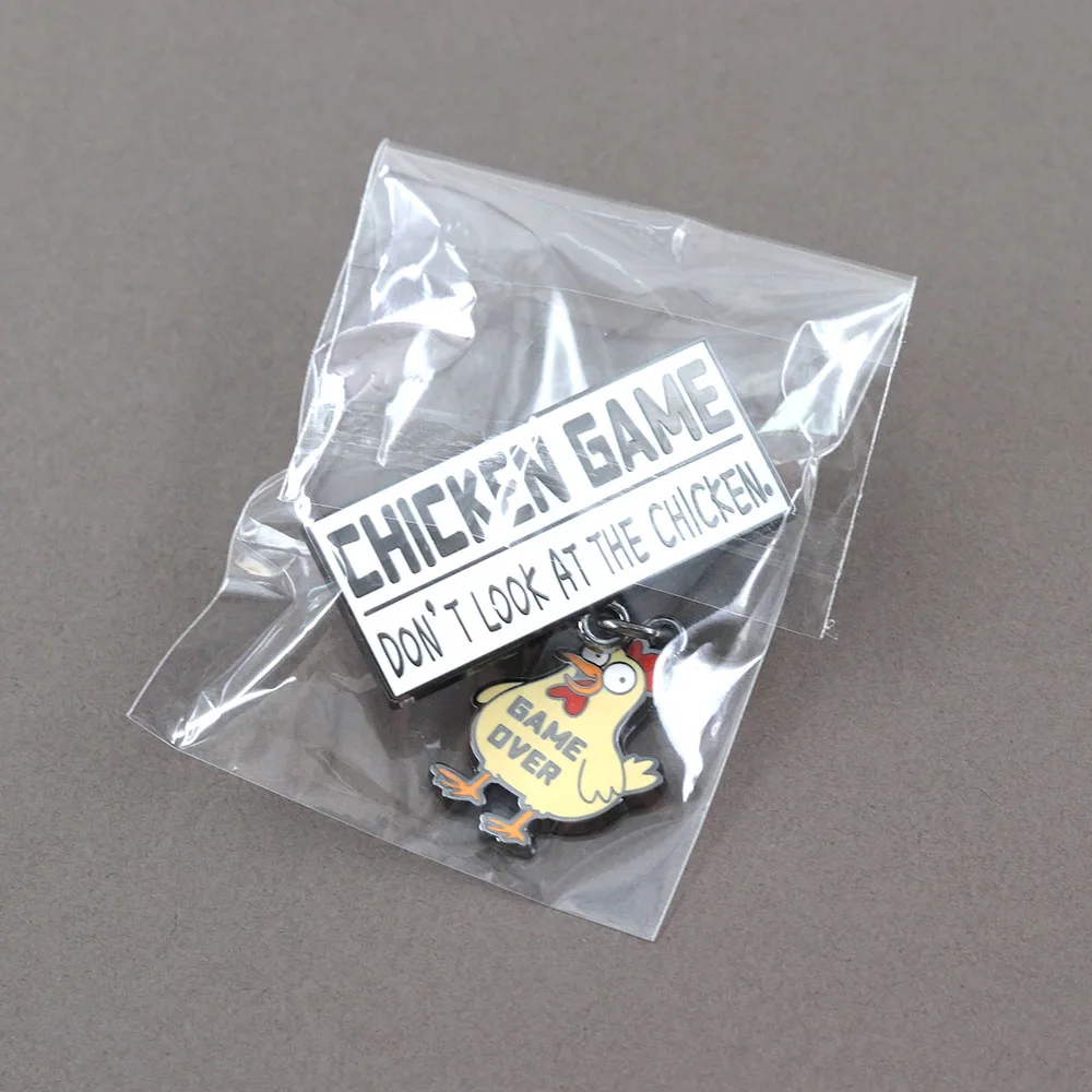 Lustiger Hühner-Spiel-Emaille-Pin: „Don't Look At The Chicken“-Brosche, Game Over Meme Abzeichen, Cartoon-Tier-Reversnadel, witziges Geschenk für Fans – Detail 10