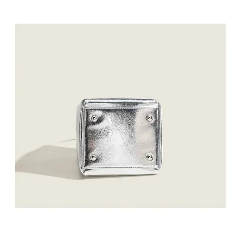 Funkelnde Silberne Mini-Eimertasche Glitzernde PU-Tasche mit Kordelzug Multifunktionale Umhängetasche mit Geldbörse für Damen Alltäglicher Gebrauch – Detail 5