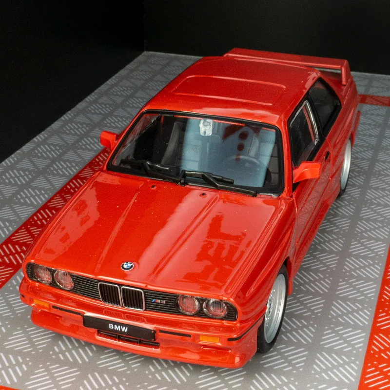 

Bburago 1:24 simulation BMW M3 E30 alloy car model rich details, fine workmanship, and good quality doors can be opened