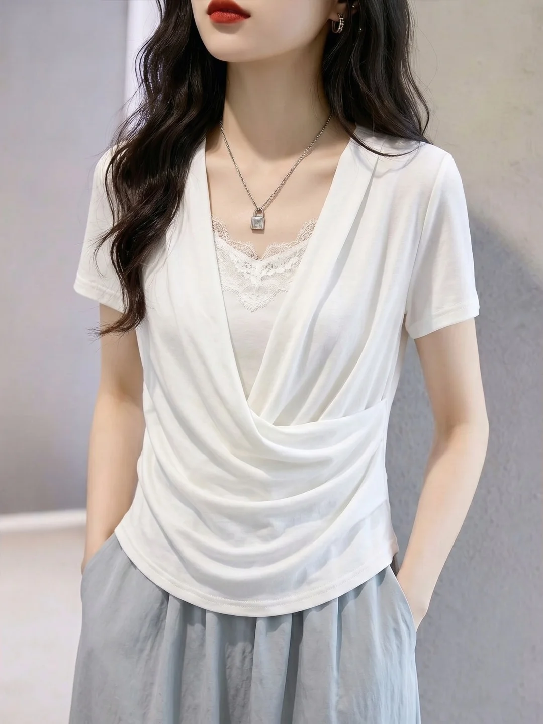 

Slimming Short Sleeve T-Shirt Commuter Style Fashionable Lace Patchwork Design Unique Top for Women Korean Straight Cut Silk