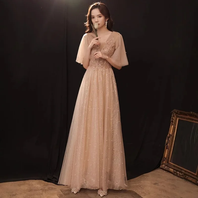 

Новое женское высококачественное роскошное платье с пайетками для ведущего банкета. Благородное и элегантное длинное платье. Достойное и атмосферное платье.