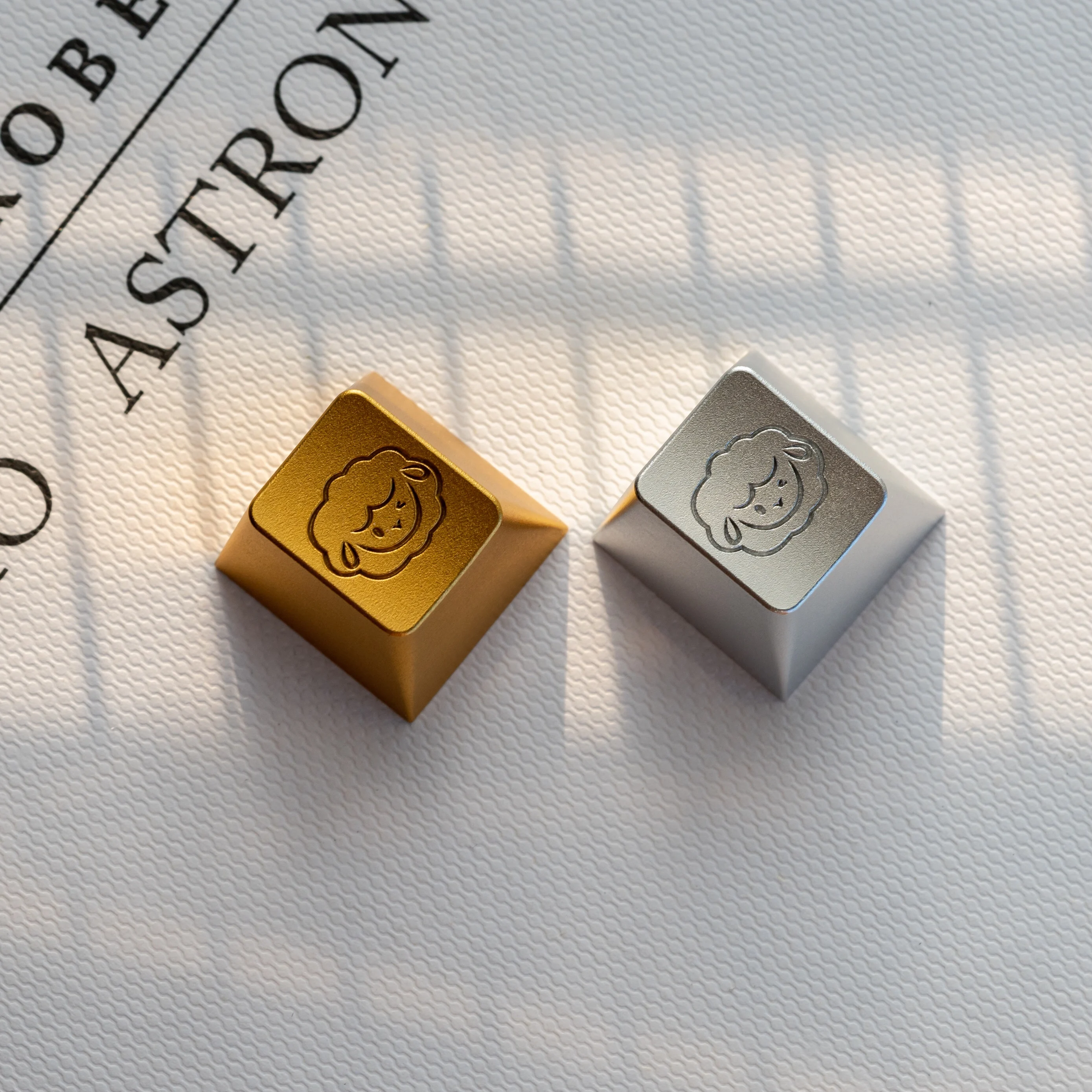 

Personalized simple aluminum alloy keycap ESC cute sheep cnc original R4 mechanical keyboard