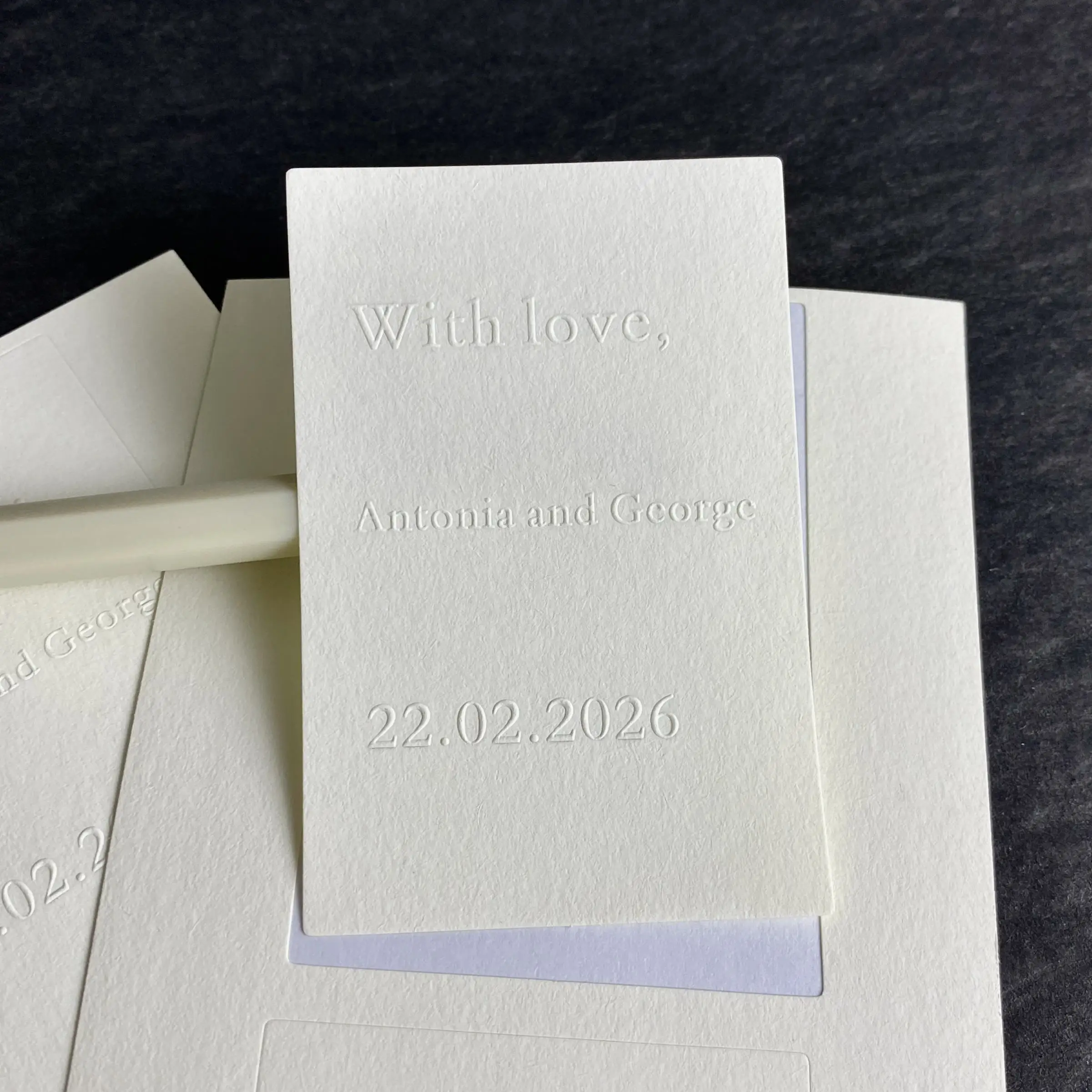 autocollants-en-papier-texture-personnalises-avec-etiquettes-adhesives-concaves-et-convexes-pour-l'impression-d'autocollants-de-logo-de-marque-mats-et-auto-adhesifs