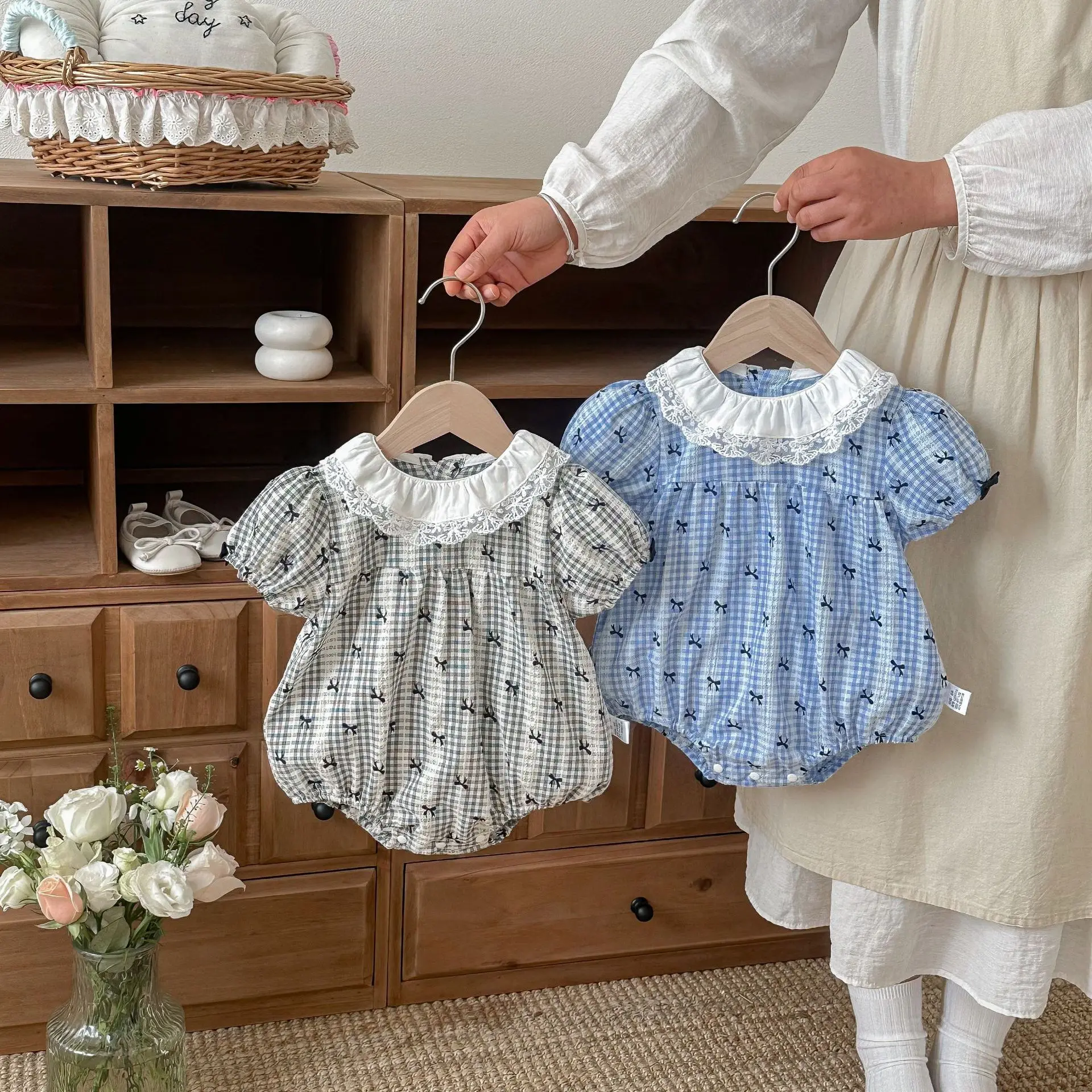 2026 Summer New Baby Girl Short Sleeve Bodysuit Cute Infant Girl Sweet Bow Lace Lapel Jumpsuit Toddler Cotton Clothes 0-24M
