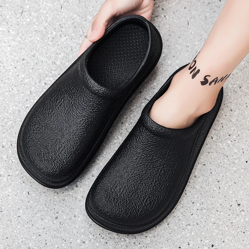 Fashion Clogs For Men EVA Light Hole Garden Shoes Outdoor Male Beach Sandals Home Bathroom Shoe Unisex Casual Slides