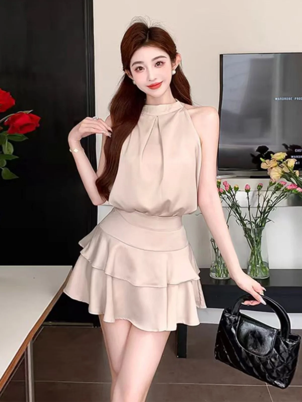 

Элегантный летний модный комплект: легкое роскошное женское платье с короткой юбкой, дизайнерский крой с вырезом на шее, круглый вырез, комплект из двух предметов