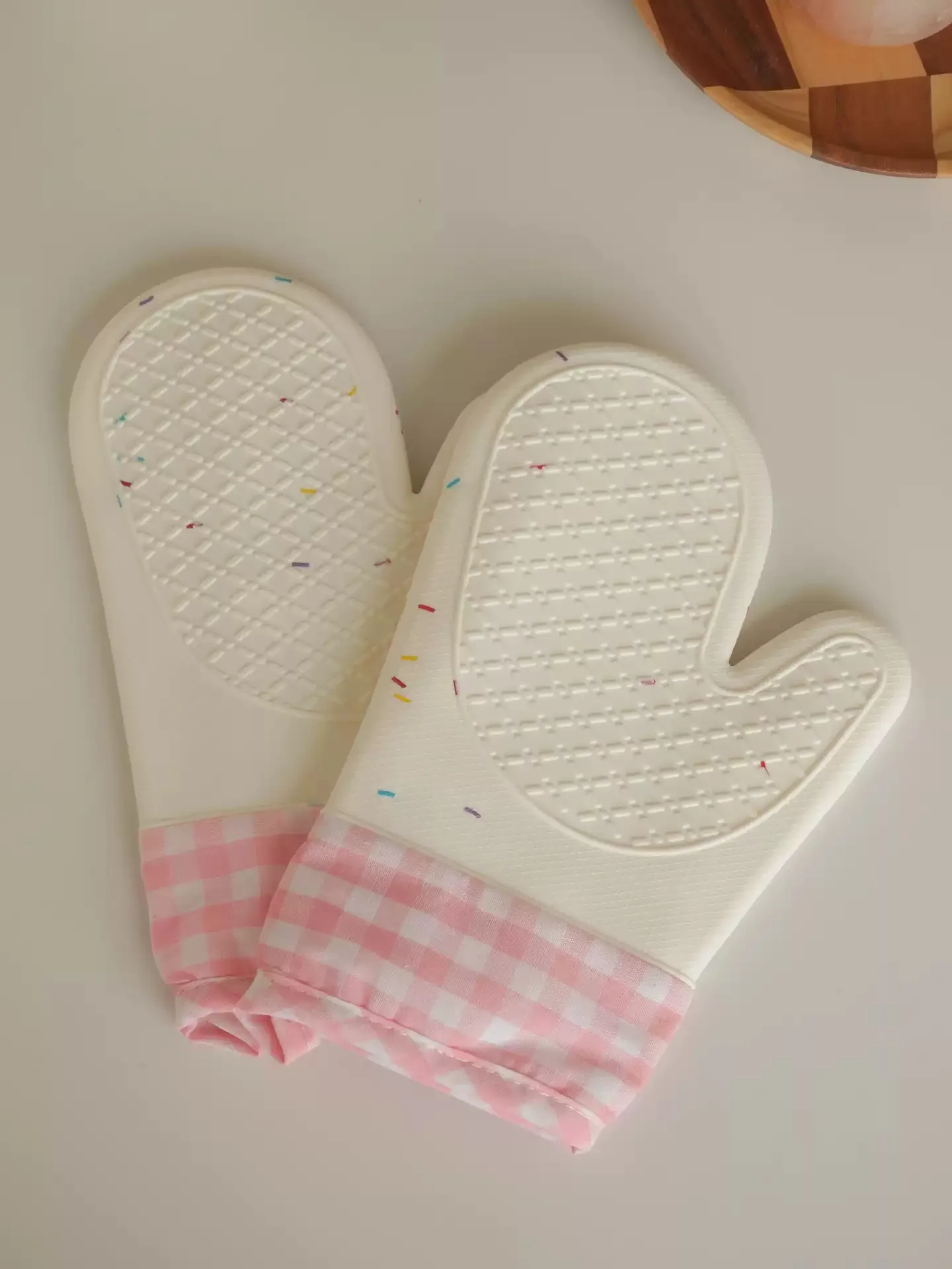 

Cute Pink Plaid Silicone Oven Mitts Non-Slip Heat Resistant Kitchen Gloves for Baking&Microwave