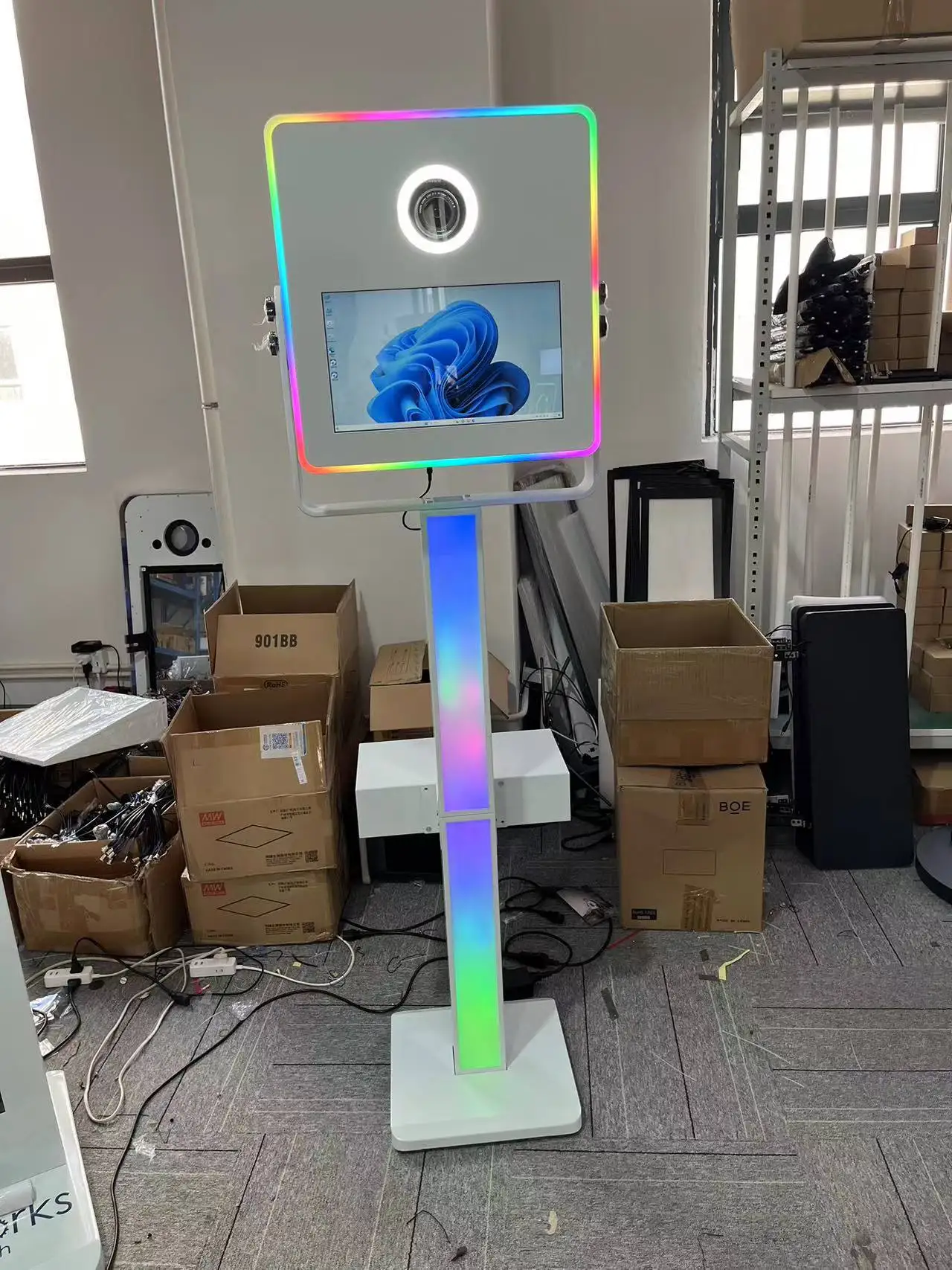 結婚式イベント用ポータブルセルフィーマジックミラーフォトブース、タッチスクリーンLEDフレームキオスク、内蔵プリンター付き