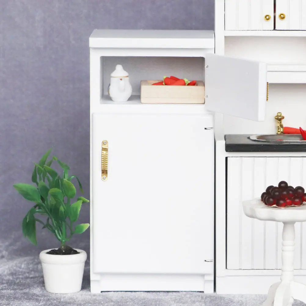 

Миниатюрный деревянный холодильник для кукольного домика, масштаб 1:12, с гладкой поверхностью без заусенцев, изысканное исполнение, декоративная миниатюрная мебель