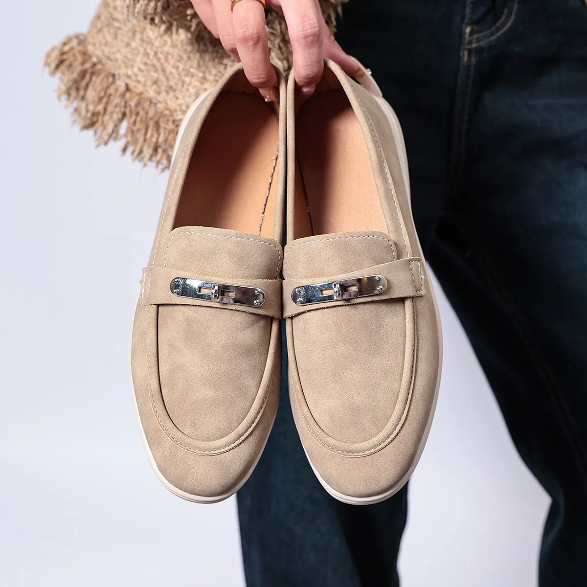 Frühling Herbst Damen Wildleder-Loafer Schuhe Runde Zehenkappe mit Metall-Dekor Plateau Dicke Sohle Slip-on Lässige Bequeme Alltagsschuhe – Detail 4