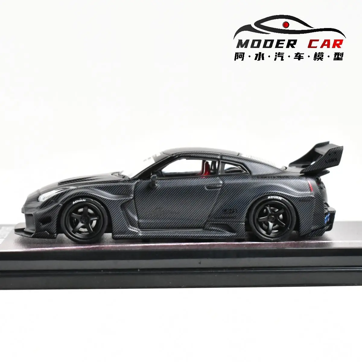 INNO 1:64 GTR R35 Modello pressofuso di auto