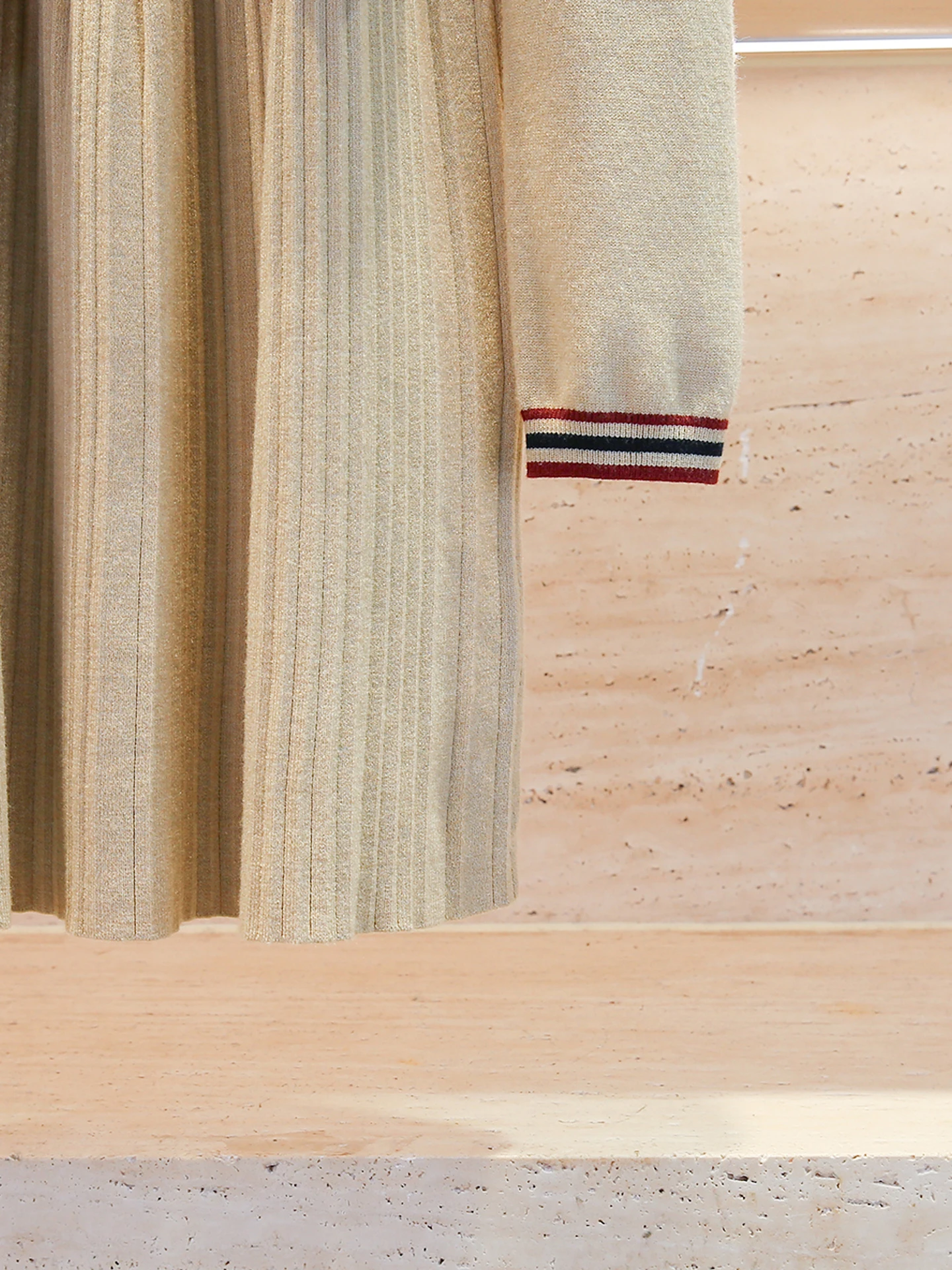 

High-End Women's Autumn Winter College Sle Striped Knitted Cardigan Top And Dr Set Faionable ort Length Polyester Fiber