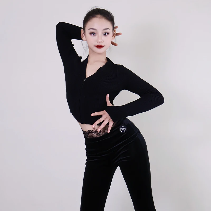 2025 أزياء ممارسة الرقص اللاتينية بلوزة برقبة على شكل حرف v دانتيل مخملي جرس قيعان السراويل تشاتشا ملابس تدريب الرقص للفتيات DQL12171