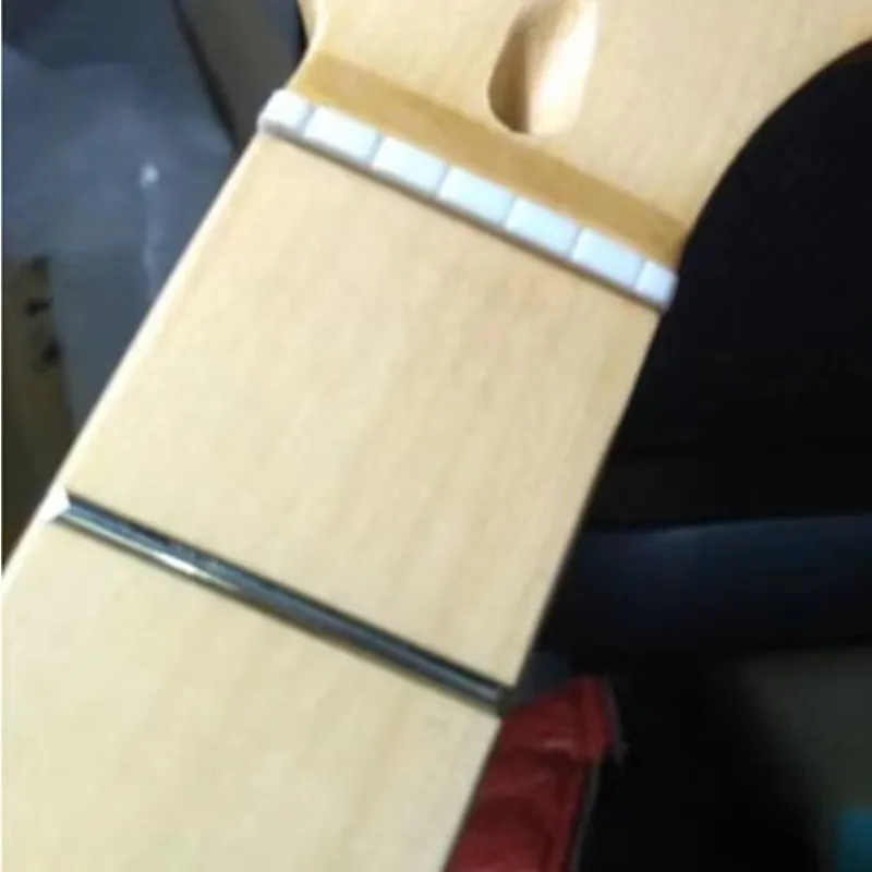 21 22 Bünde Ahorn E-Gitarrenhals Ahorn Griffbrett Einlegearbeit Punkte Glänzende Lackierung Gitarrenzubehör Teile – Detail 4