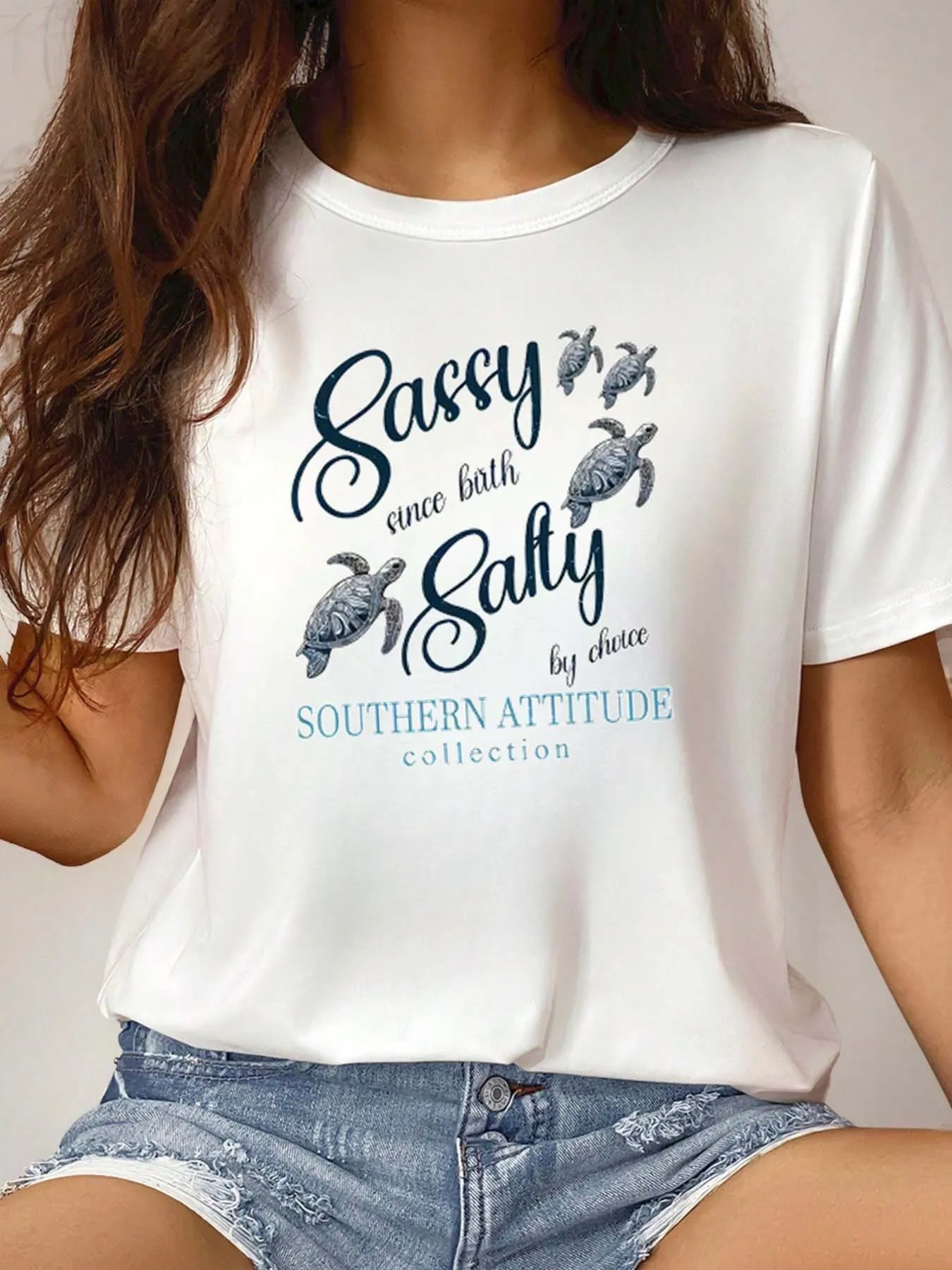 

Fashionable turtle pattern, the preferred multi-functional women's T-shirt for fashion. I recently bought a T-shirt as a daily g