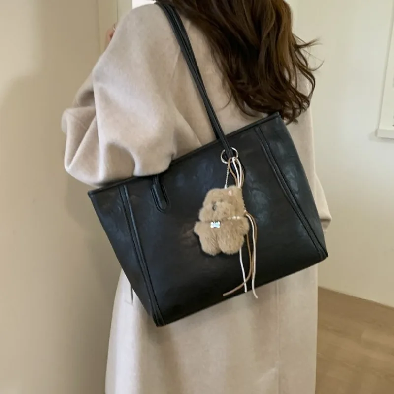 

Элегантная кожаная сумка-мессенджер для женщин, дизайнерская сумка через плечо, женская сумка-тоут, люксовый бренд, классический дизайн от известного дизайнера.