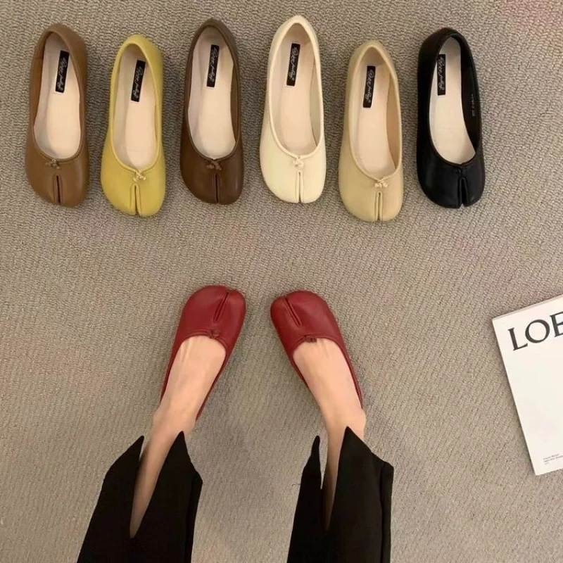 

Women's Loafers2026New summer split-toe pig hoof shoes, slip-on flat loafers, autumn shoes