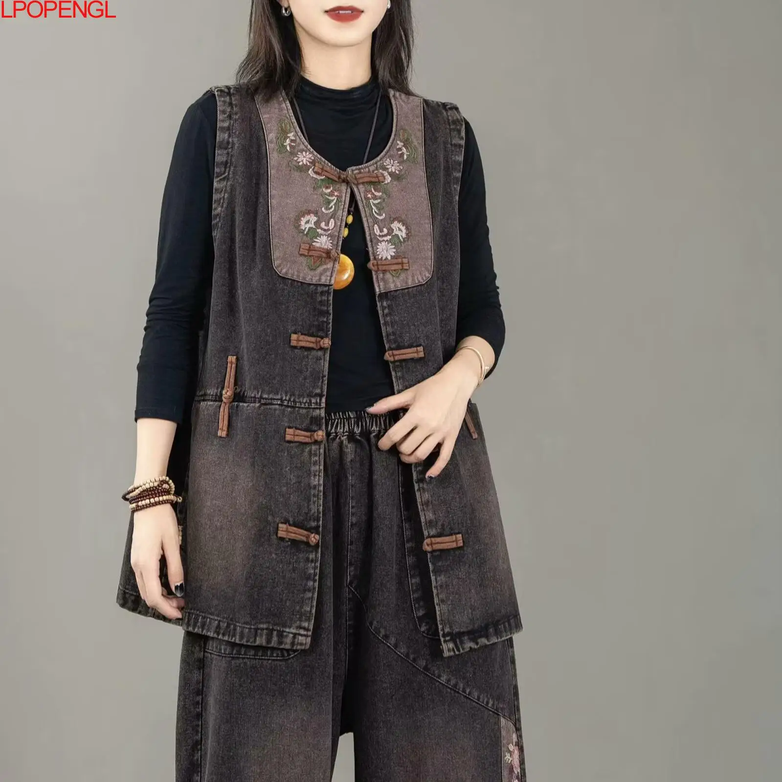 2024 New Literary Female Autumn Vintage Embroidery Round Neck Sleeveless Washed Distressed Single Breasted Denim Vest Cardigan