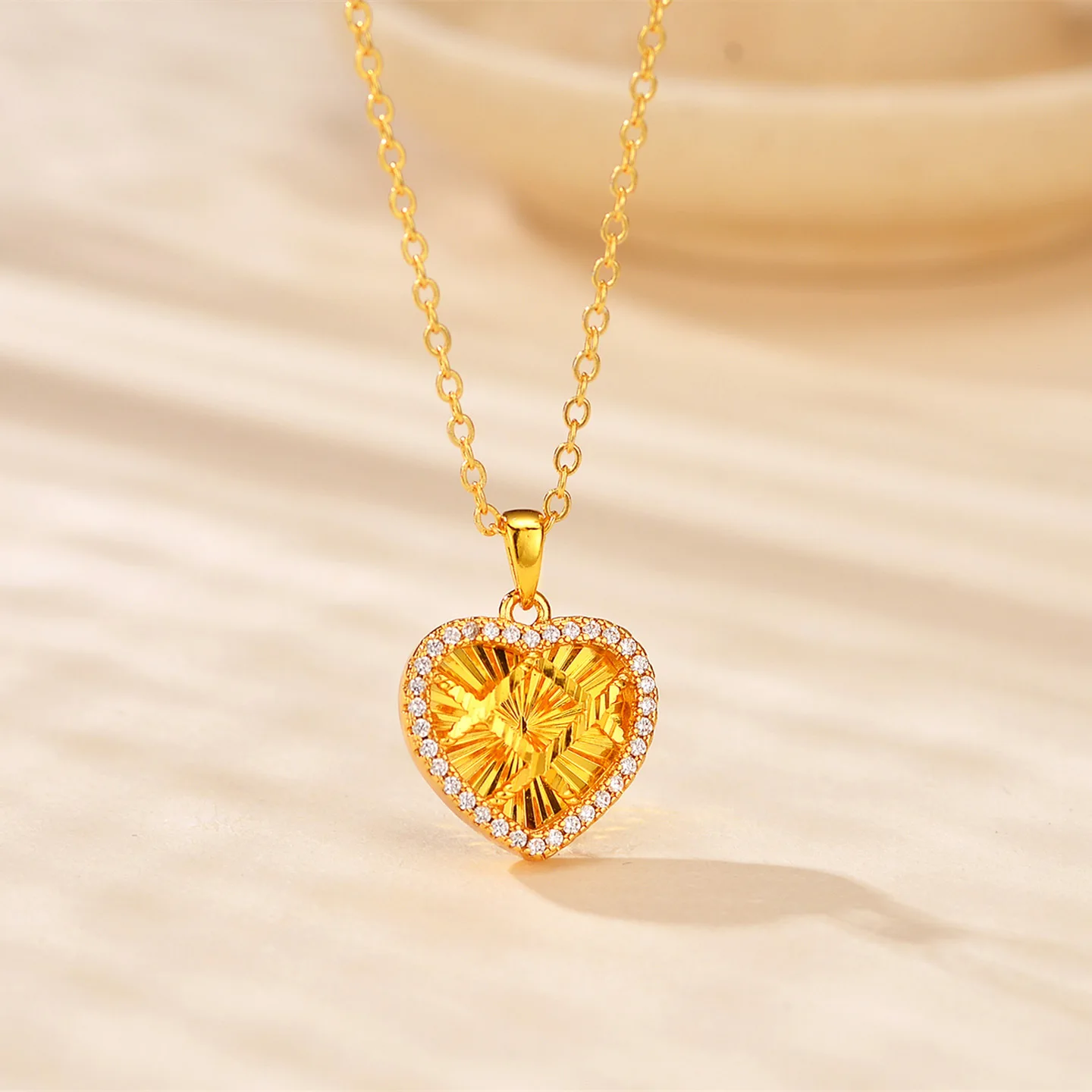 9999 gold dazzling point diamond heart pendant for women, exquisite and versatile heart-shaped collar chain