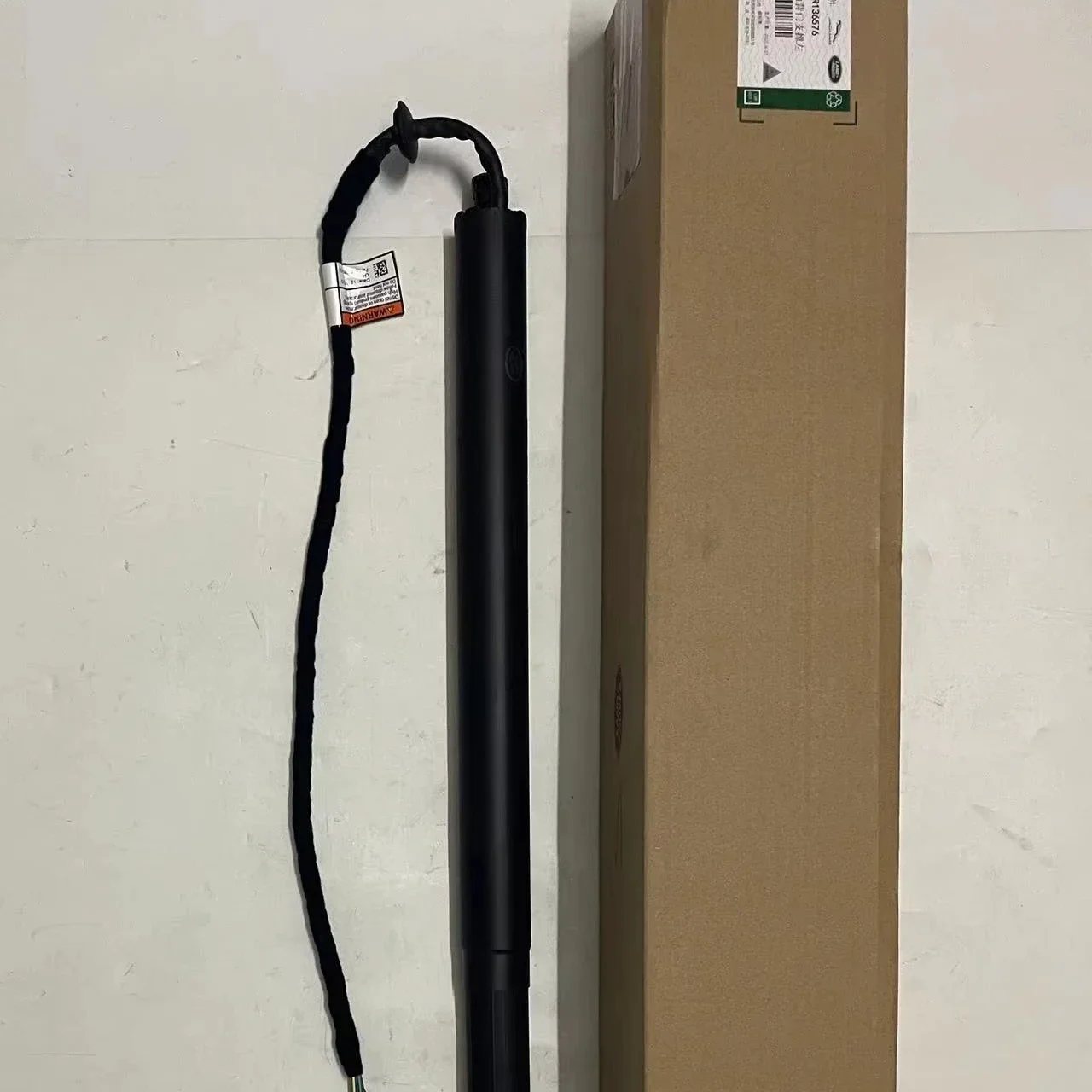 

LR136576 LR075420 LR115494 LR104905 LR058635 LR074798 LR104905 Tailgate Strut Trunk Strut for Discovery Sport
