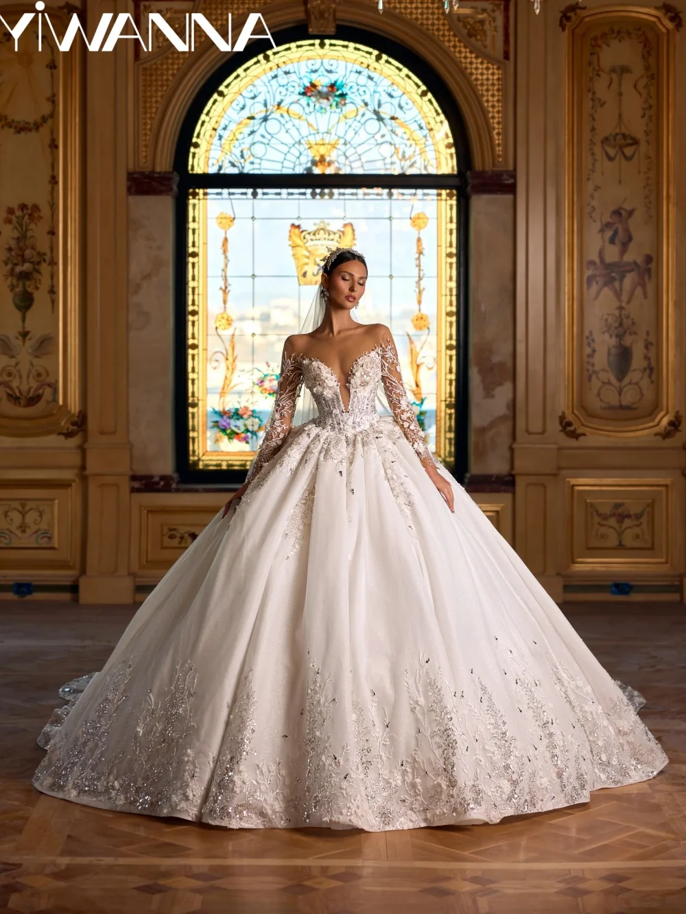 

New Exquisite Lace Appliques Wedding Dress Dazzling Crystal Princess Long Bridal Gown Customized Charming Long Dresses For Bride